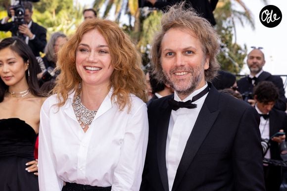 "Après l'effervescence de Los Angeles, il a choisi le calme de la côte normande auprès de son épouse, l'actrice et sculptrice Marine Delterme", écrit la publication. 

Marine Delterme et son mari Florian Zeller - Montée des marches du film « Triangle of Sadness (Sans filtre) » lors du 75ème Festival International du Film de Cannes. Le 21 mai 2022
© Olivier Borde / Bestimage