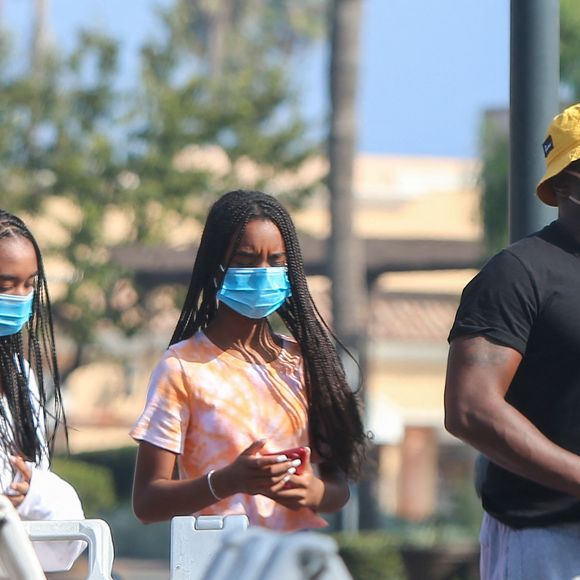 Exclusif - Sean Combs (Puff Daddy, Puffy, Diddy, P. Diddy,) est en virée shopping avec ses filles à Malibu le 19 octobre 2020. (Coleman-Rayner / Bestimage).
