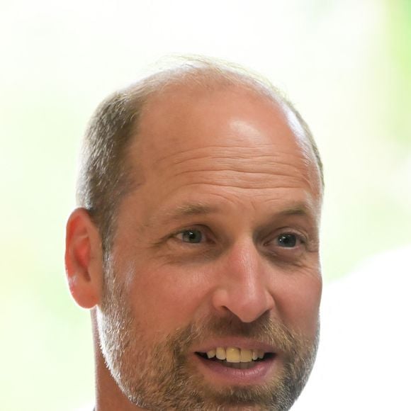 Le prince de Galles (le prince William) lors d'une visite au centre Apricot, à Dartington, près de Totnes, afin de découvrir comment cette structure est devenue une entreprise à la fois rentable et pionnière sur le plan environnemental, avec un chiffre d'affaires annuel de 1,3 million de livres sterling, tout en atteignant la neutralité carbone et en augmentant la biodiversité du site de 400 %. Photo prise le jeudi 18 juin 2026. © Hugh Hastings/PA Photo/Bestimage.