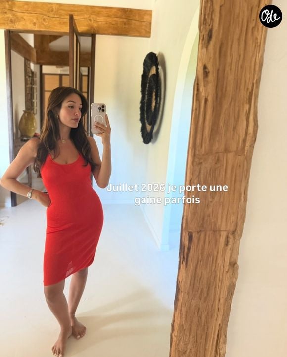 Elle raconte la fatigue, le manque de sommeil et les difficultés à accepter sa silhouette.

Loulou Kitchen a partagé l'évolution de son corps suite à son accouchement. Capture d'écran Instagram