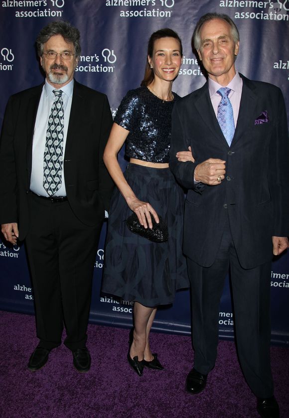 Robert Carradine, Hayley DuMond et Keith Carradine à la soirée Alzheimer's Association 'A Night At Sardis' 2016 au Beverly Hilton Hotel à Beverly Hills, le 9 mars 2016. Bestimage