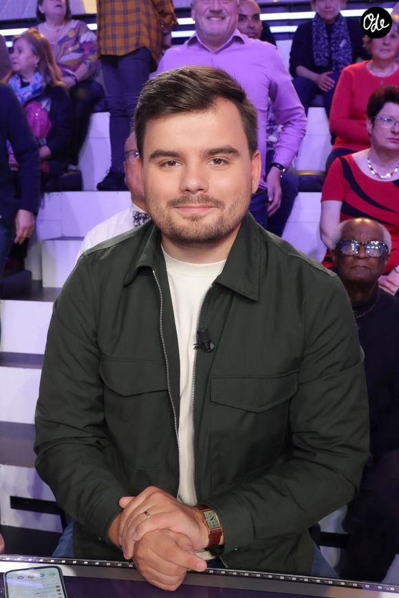 Exclusif - Gauthier Le Bret sur le plateau de l’enregistrement de l’émission « Face à Hanouna » présentée par C.Hanouna et diffusée sur C8 le 13 octobre 2024, à Paris, France, le 10 octobre 2024. © Jack Tribeca / Bestimage