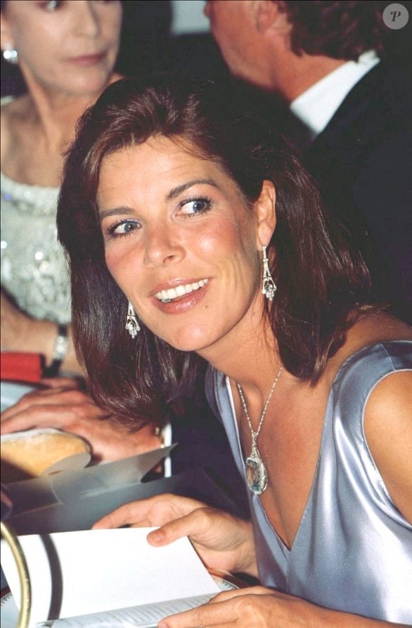 "La princesse Caroline incarne pour moi la jeune femme moderne, la mère idéale et la princesse qui a sa place dans la vie actuelle", avait-il confié à son propos en 1995.

Photo d'archives du 7 août 2000 du Bal de la Croix Rouge : Princesse Caroline le dimanche 23 janvier. Photo par ABACAPRESS.COM