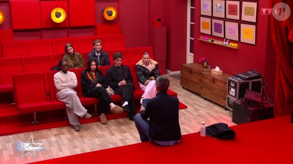 Les règles de la Star Academy évoluent à nouveau à quelques semaines de la finale, avec un prime placé sous le signe des rebondissements.

Les élèves de la "Star Academy" ont passé les évaluations devant leurs professeurs.  Photo par TF1