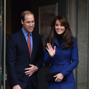 L'opportunité de se replonger dans leur histoire d'amour, qui a vu le jour sur les bancs de l'université au début des années 2000.

Le prince William, duc de Cambridge et Kate Catherine Middleton, duchesse de Cambridge, ont visité le théâtre de la ville "Dundee Repertory Theatre" lors de leur première visite officielle à Dundee en Ecosse. Le 23 octobre 2015 
Bestimage