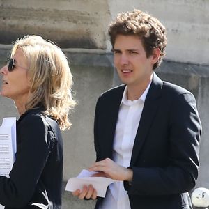 "Je ne parle jamais de François car il déteste ça" déclarait, de son côté, Claire Chazal dans Gala, en mars dernier

Claire Chazal et son fils François Poivre d'Arvor - Obsèques de Josette Chazal, la mère de Claire Chazal, en l'église Notre Dame d'Auteuil à Paris, le 14 avril 2015. © Agence Bestimage