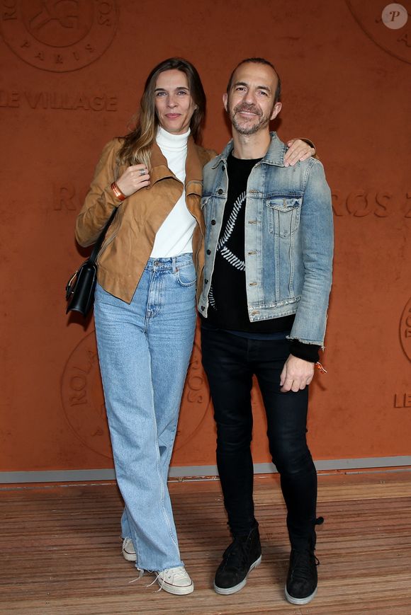 Il a ensuite partagé la vie de la chanteuse et parolière Marie Bastide, avec qui il a eu deux autres enfants, Pio et Rita. 

Calogero et son ex compagne Marie Bastide au village des internationaux de tennis de Roland Garros le jour de la finale homme Nadal / Djokovic à Paris le 11 octobre 2020.
© Dominique Jacovides / Bestimage