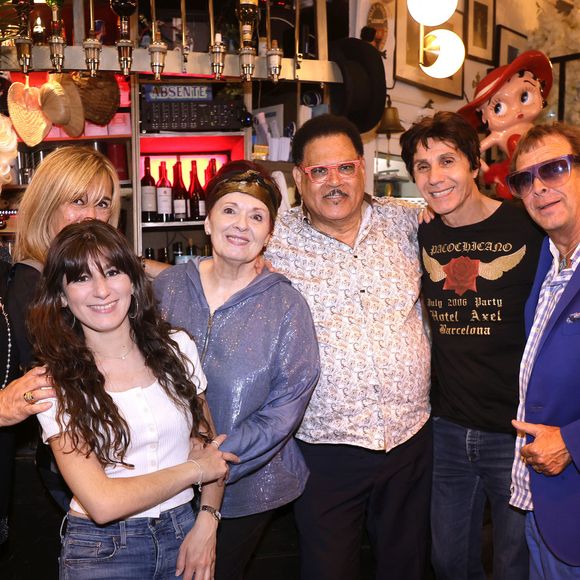 Exclusif - Zize, Saka, Nanou, Fabienne Thibeault et Christian Montagnac, Jean-Luc Lahaye, Dominique Richez à la soirée "Chez Nanou" après l'inauguration de la promenade Michou à Paris le 24 juin 2025. © Cédric Perrin / Bestimage