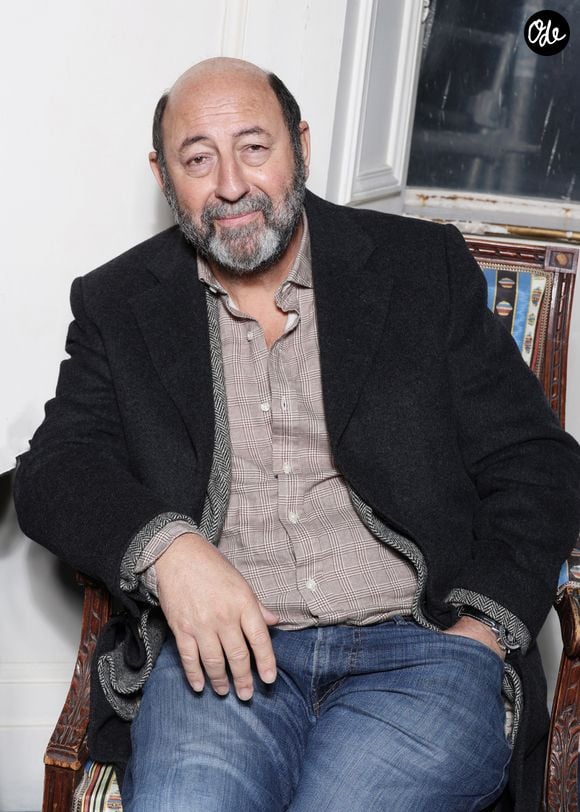 Exclusif - Kad Merad lors de la remise des prix de l'académie Alphonse Allais à paris le 18 novembre 2025 dans les salons d'honneur de la SACD. © Denis Guignebourg / Bestimage