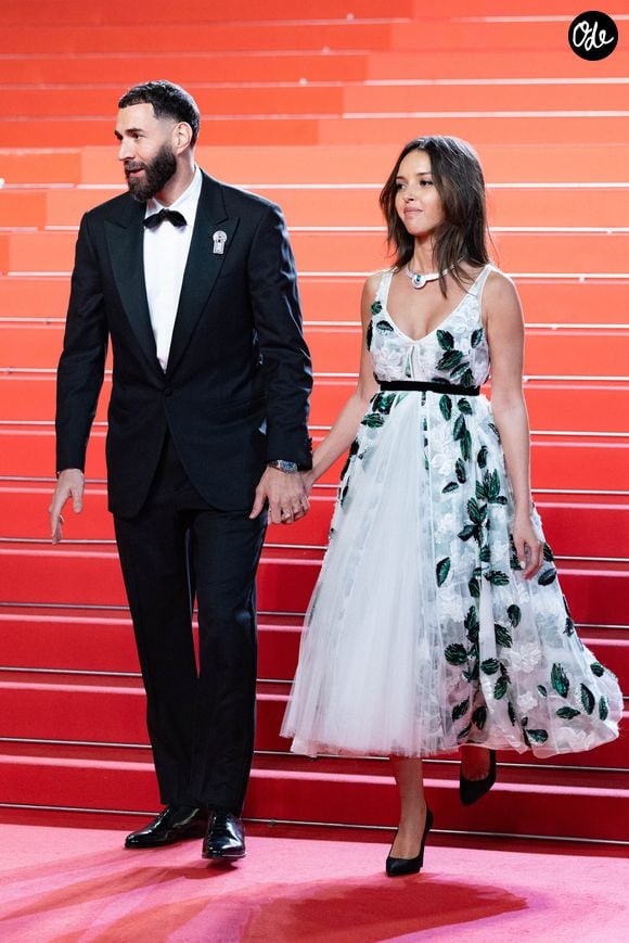 Si cette citation attire autant l'attention, c'est parce que l'engouement pour leur couple est aussi grand que leur souhait de discrétion.

Karim Benzema et sa compagne Lyna Khoudri à la descente des marches du film « 13 jours 13 nuits » lors du 78ème Festival International du Film de Cannes. Le 23 mai 2025
© Olivier Borde/ Bestimage