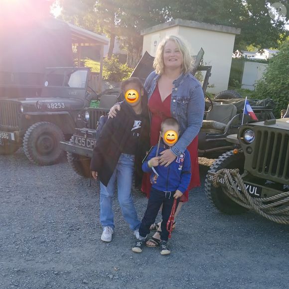 Déjà maman d'une petite Louanne, avec son prétendant Christopher - ils sont aujourd'hui séparés -, elle a eu un garçon, Raphaël. 

Aude, candidate de "L'amour est dans le pré"