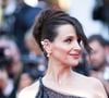 Mais quel est donc son secret ? On s'est penchés sur la question. Et oui, Juliette Binoche a bien une astuce contre les rides.
Juliette Binoche - Montée des marches de la cérémonie de clôture du 70ème Festival International du Film de Cannes. Le 28 mai 2017.
© Borde-Jacovides-Moreau / Bestimage