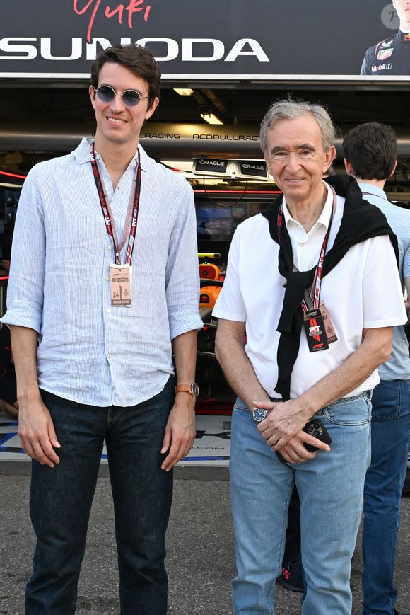 Bernard Arnault, Alexandre Arnault - Les célébrités dans les stands la veille du Grand Prix de Formule 1 (F1) de Monaco le 24 mai 2025. © Lionel Urman / Bestimage