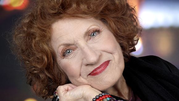 "Je suis toujours très bien dans mon hôtel particulier à Aix-en-Provence" : L'illustre comédienne Andréa Ferréol détaille son quotidien "tout confort"