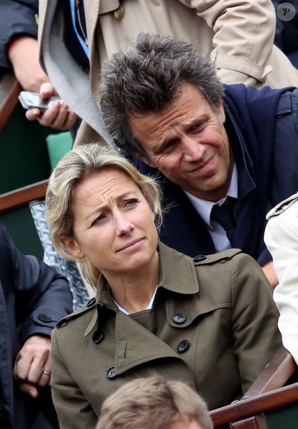 Aujourd'hui, il va mieux et témoigne.

Anne-Sophie Lapix et son mari Arthur Sadoun - People dans les tribunes des internationaux de France de Roland Garros à Paris le 3 juin 2016. © Dominique Jacovides / Bestimage