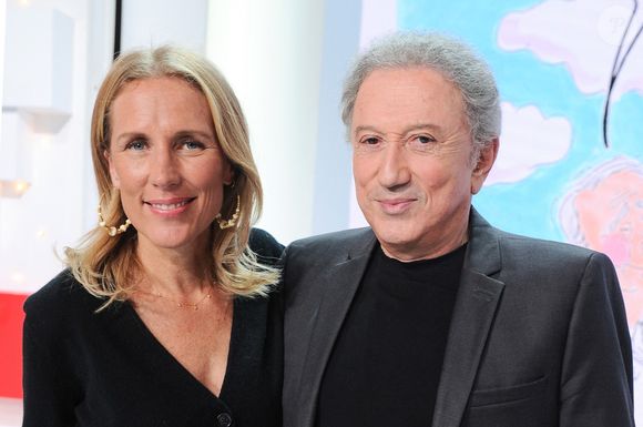 Agathe Lecaron et Michel Drucker enregistrent l'émission "Vivement Dimanche" au Studio Gabriel à Paris, présentée par M.Drucker et diffusée le 27 novembre sur France 3, le 16 novembre 2022

© Guillaume Gaffiot / Bestimage