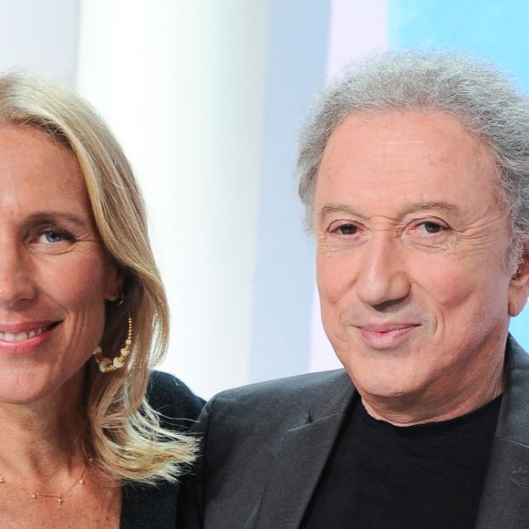 Agathe Lecaron et Michel Drucker enregistrent l'émission "Vivement Dimanche" au Studio Gabriel à Paris, présentée par M.Drucker et diffusée le 27 novembre sur France 3, le 16 novembre 2022

© Guillaume Gaffiot / Bestimage