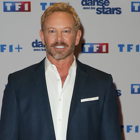 Ian Ziering participe à la nouvelle saison de “Danse avec les stars”.

Ian Ziering - Photocall de lancement de la saison 2026 de "Danse avec les stars" (DALS) au siège de TF1 à Boulogne-Billancourt le 18 décembre 2025. © Coadic Guirec/Bestimage
