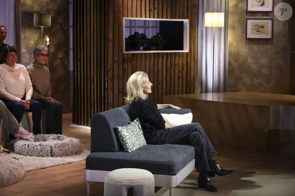 Exclusif - Claire Chazal, sur plateau de la nouvelle émission "Animalement Vôtre" présentée par Bernard Montiel et diffusée le 7 décembre sur France 3, à Paris, France, le 7 octobre 2025. © Jack Tribeca/Bestimage