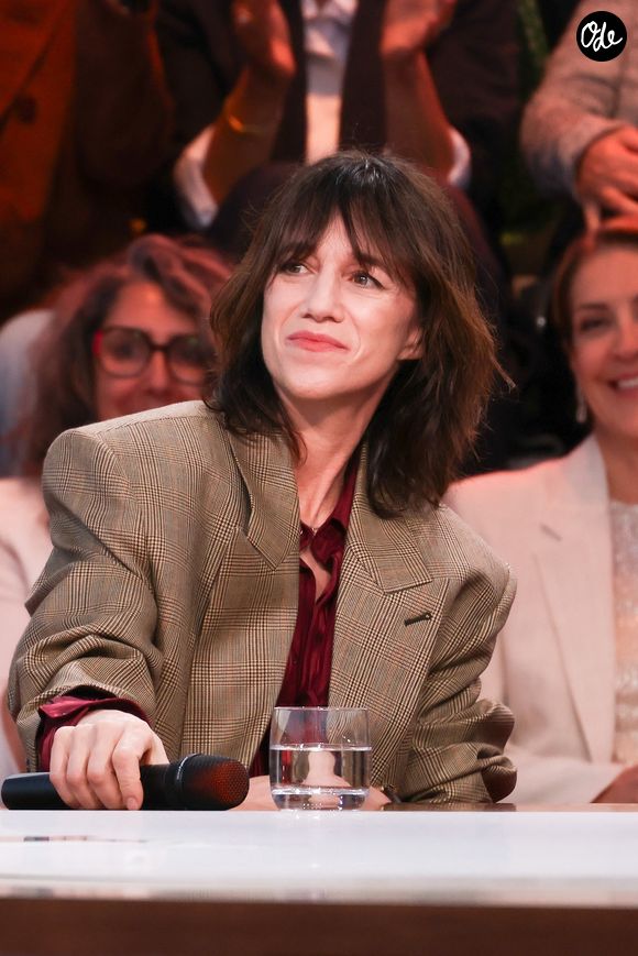Depuis la disparition de Serge Gainsbourg en 1991, son héritage est géré par ses quatre enfants : Lulu, Charlotte, Natacha et Paul.

Charlotte Gainsbourg sur le plateau de l'émission "C à vous" lors du 79e Festival international du film de Cannes, le 19 mai 2026.

© Jack Tribeca / Bestimage