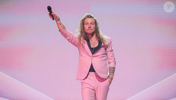 Ce costume, utilisé dans le clip "Coco Câline" où un panda danse sur la plage, fait partie intégrante de l’univers poétique du chanteur...

Exclusif - Julien Doré est en concert au Zenith Arena à Lille le 10 décembre 2022.  © Stéphane Vansteenkiste / Bestimage