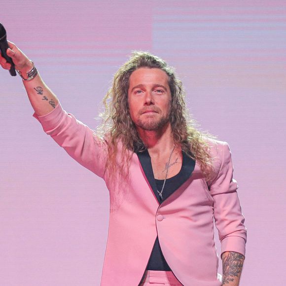 Ce costume, utilisé dans le clip "Coco Câline" où un panda danse sur la plage, fait partie intégrante de l’univers poétique du chanteur...

Exclusif - Julien Doré est en concert au Zenith Arena à Lille le 10 décembre 2022.  © Stéphane Vansteenkiste / Bestimage