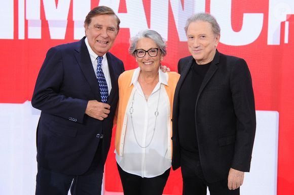 Exclusif - Jean-Pierre Foucault, sa soeur Francoise Chiozza et Michel Drucker lors de l'enregistrement de l'émission Vivement dimanche  au studio Rive Gauche, présentée par M.Drucker et diffusée sur France 3 le 11 mai 2025, à Paris, France, le 5 mai 2025. © Guillaume Gaffiot/Bestimage