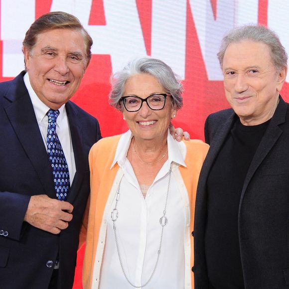 Exclusif - Jean-Pierre Foucault, sa soeur Francoise Chiozza et Michel Drucker lors de l'enregistrement de l'émission Vivement dimanche  au studio Rive Gauche, présentée par M.Drucker et diffusée sur France 3 le 11 mai 2025, à Paris, France, le 5 mai 2025. © Guillaume Gaffiot/Bestimage