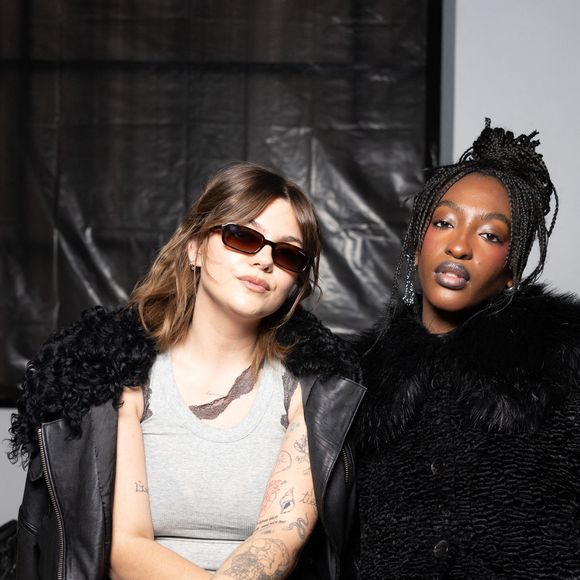 Louane Emera et Ebony au Front Row du défilé Vaillant Collection Femme Prêt-à-Porter Automne/Hiver 2026-2027 lors de la Fashion Week. © Julien Sarkissian/Bestimage