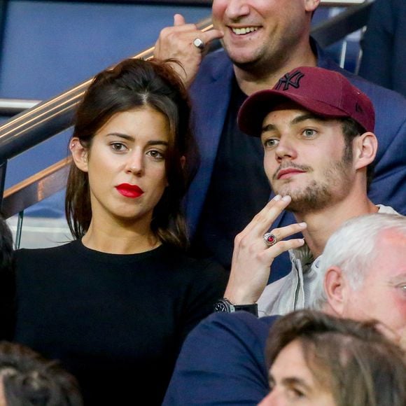 Louis Sarkozy et sa compagne Natali Husic dans les tribunes lors du match de Ligue 1, Paris Saint-Germain (PSG) vs Toulouse FC (TFC) au Parc des Princes à Paris, France, le 20 août 2017. Le PSG a gagné 6-2.