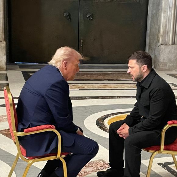 Volodymyr Zelensky et Donald Trump aux obsèques du pape François, le 26 avril 2025 © Zuma Press / Bestimage