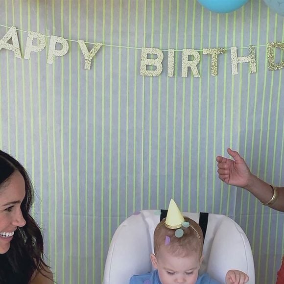 Le prince Harry, duc de Sussex et Meghan Markle, duchesse de Sussex, avec leurs enfants Archie et Lilibet. Backgrid UK/ Bestimage