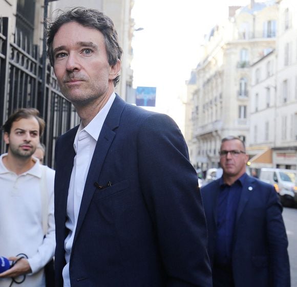 Le 9 février 2026, Antoine Arnault est promu au comité exécutif de LVMH, renforçant sa voix dans les décisions stratégiques du groupe.

Antoine Arnault - Conférence de presse lors d'une visite du siège de l'association caritative des Restos du Cœur , à Paris, le 5 septembre 2023. 
© Jonathan Rebboah / Panoramic / Bestimage