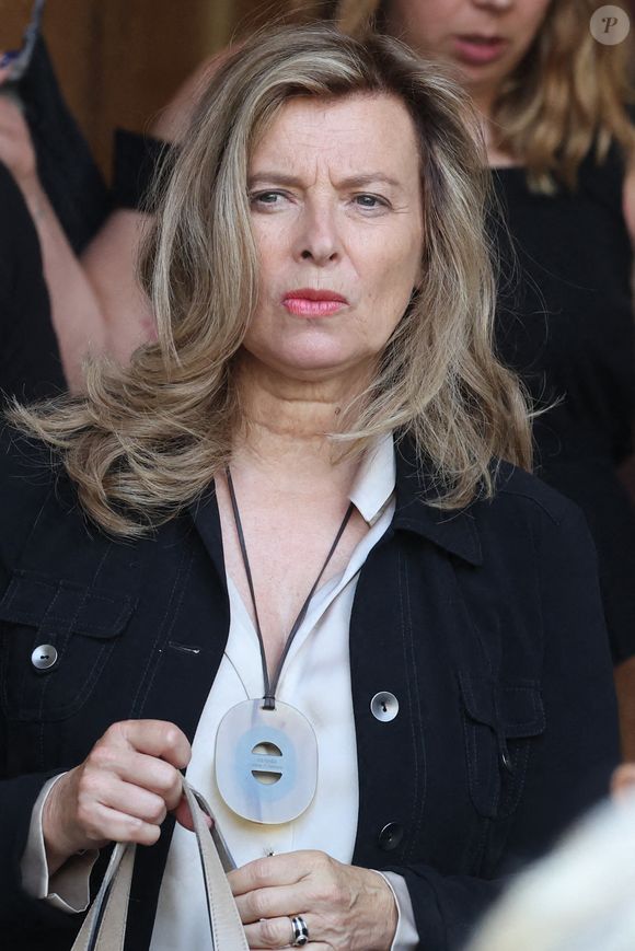Valérie Trierweiler - Sorties des obsèques de Philippe Labro en l'église de Saint-Germain-des-Prés à Paris le 13 juin 2025. © Dominique Jacovides - Christophe Clovis / Bestimage