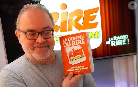 "Il connaissait aussi toutes les répliques des sketches, poursuit la radio. Combien de fois avons-nous tous parlé en répliques avec lui ? Il aimait son métier, parler aux auditeurs, partager son amour de la musique et des humoristes."

Didier Raynal, sur une photo postée sur le compte X RadioScope, le 16 novembre 2025. X RadioScope