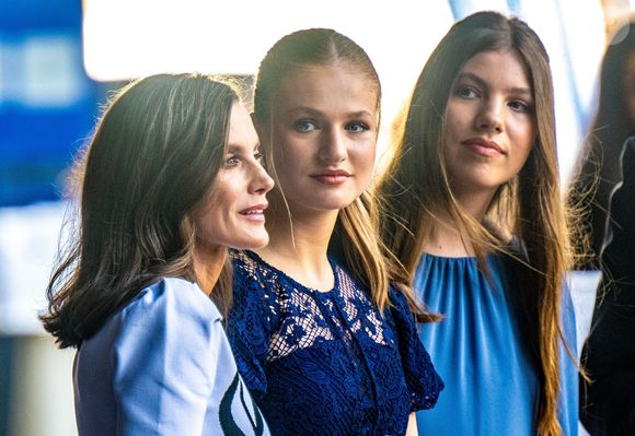 L'infante Sofia, la princesse héritière Leonor, La reine Letizia - La famille royale d'Espagne lors de la remise des prix Princesse de Gérone (Princess of Girona Awards) à Lloret del Mar le 10 juillet 2024. © Backgrid USA / Bestimage