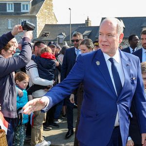 Le prince Albert II de Monaco, le prince Jacques de Monaco, marquis des Baux, la princesse Gabriella de Monaco, comtesse de Carladès, lors d'une visite à Matignon le 9 avril 2025. © Dominique Jacovides / Bestimage