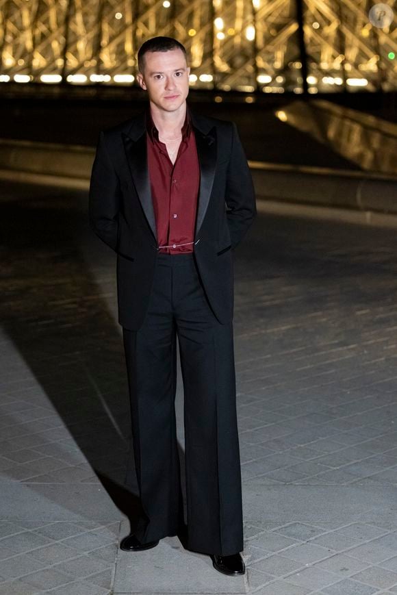 Joseph Quinn - Photo Call du « Le Grand Diner du Louvre « lors de la Fashion Week  à Paris le 5 mars 2025. © Olivier Borde /Bestimage