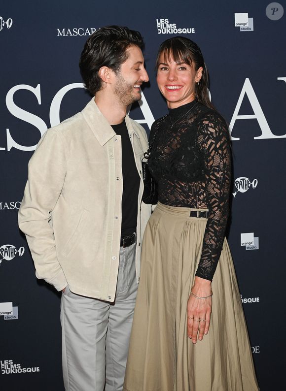 Pierre Niney et sa femme Natasha Andrews - Avant-première du film "Mascarade" au cinéma Pathé Wepler à Paris. Le 20 octobre 2022
© Coadic Guirec / Bestimage