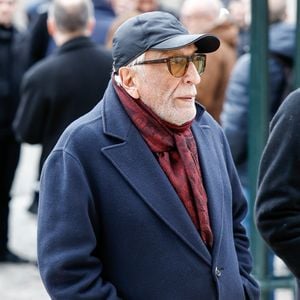 Dans un communiqué, l’association organisatrice La Ciotat Berceau du Cinéma explique avoir "pris acte de la décision de Gérard Darmon de renoncer à la présidence du jury afin de préserver la sérénité de la manifestation". 

Gérard Darmon - Arrivées à la cérémonie religieuse en hommage à Rolland Courbis dans l'église de la Madeleine à Paris, France, le 14 janvier 2026. © Jacovides-Moreau/Bestimage