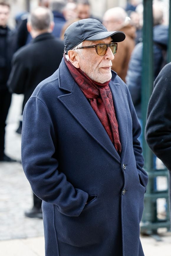 Dans un communiqué, l’association organisatrice La Ciotat Berceau du Cinéma explique avoir "pris acte de la décision de Gérard Darmon de renoncer à la présidence du jury afin de préserver la sérénité de la manifestation". 

Gérard Darmon - Arrivées à la cérémonie religieuse en hommage à Rolland Courbis dans l'église de la Madeleine à Paris, France, le 14 janvier 2026. © Jacovides-Moreau/Bestimage