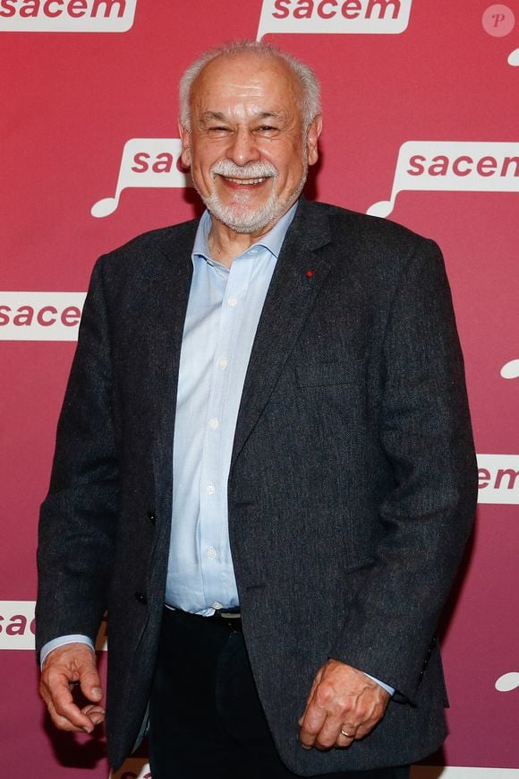Francis Perrin fut la tête d'affiche de la fiction policière de France 3 intitulée "Mongeville"

Exclusif - Francis Perrin - Photocall de la soirée en hommage à Jean-Loup Dabadie à la SACEM à Neuilly-sur-Seine, le 07 avril 2025. © Christophe Clovis / Bestimage