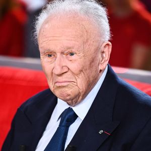 Le journaliste a également tenu à souligner que Philippe Bouvard avait encore "toute sa tête" malgré tout.

Exclusif - Philippe Bouvard - Enregistrement de l'émission Vivement dimanche au studio Gabriel, presentée par M.Drucker, diffusée sur France 3 le 9 octobre 2022.
© Guillaume Gaffiot / Bestimage