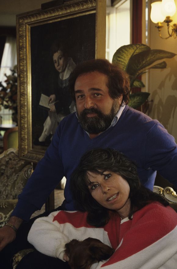 Archives - En France, dans le Val d'Oise, à Haute-Isle, chez lui, Richard ANTHONY avec son épouse Sabine Jean Lenoir via Bestimage