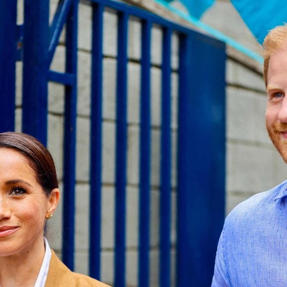 Le prince Harry, duc de Sussex, Meghan Markle, duchesse de Sussex, lors d'une rencontre avec de jeunes étudiants soulignant l'importance du bien-être socio-émotionnel dans l'éducation au Colegio La Giralda à Bogota, au deuxième jour de leur visite de quatre jours en Colombie.