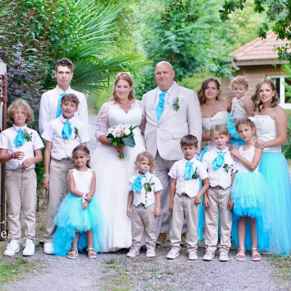Le clan de Familles nombreuses n'a pas baissé les bras

Cindy et Sébastien Van der Auwera avec leurs enfants. Instagram