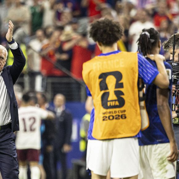 Une conviction renforcée, selon lui, par un contexte devenu pesant : "Il y avait un environnement qui était tellement irrespirable par rapport à moi, l'équipe de France ne mérite pas ça."

Didier Deschamps, Coach France Team - joueurs de l'équipe de France affichent leur déception après leur défaite face à l'Espagne lors de la demi-finale de la Coupe du Monde de la FIFA 2026 au Mercedes-Benz Stadium d'Atlanta, en Géorgie (États-Unis), le 14 juillet 2026. -Elyxandro Cegarra / PsnewZ / Bestimage