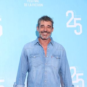 Thierry Neuvic lors de la 25e édition du Festival de la fiction télé de La Rochelle, le 15 septembre 2023. 

Denis Guignebourg / Bestimage