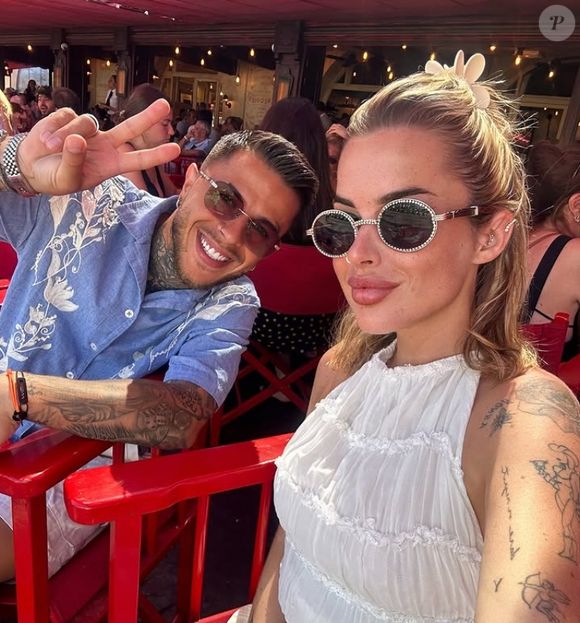 Ce mercredi 15 janvier 2025 dès 21h05, la chaine du groupe TF1 le mettra en avant à l'occasion du lancement de la cinquième saison d'"Incroyables mariages gitans".

Yanns et son épouse Jade Lerousseau immortalisés sur Instagram.
