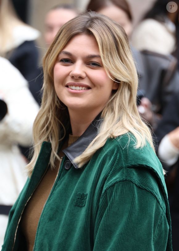 Louane est une maman comme les autres, qui peut perdre patience avec sa fille 

Louane aux arrivées du défilé Miu Miu Collection Femme Prêt-à-Porter Printemps/Eté lors de la Fashion Week de Paris (PFW), au Conseil Économique, social et environnemental, Palais d'lena, à Paris, France. © Denis Guignebourg / Bestimage